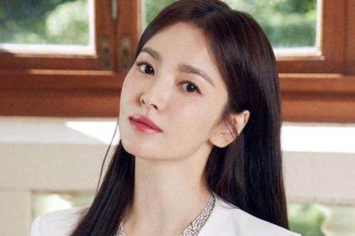 Song Hye Kyo bị chê nhạt nhòa, đến 'tình trẻ' cũng không thể cứu nổi
