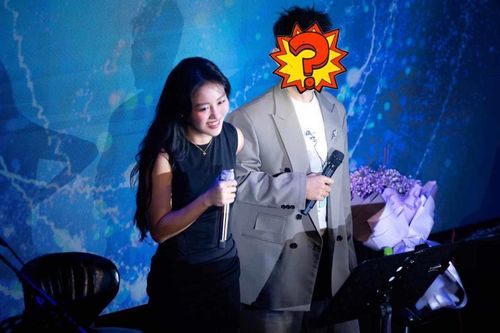 Văn Mai Hương tiết lộ từng mê mệt một 'đàn anh' khi còn đi học