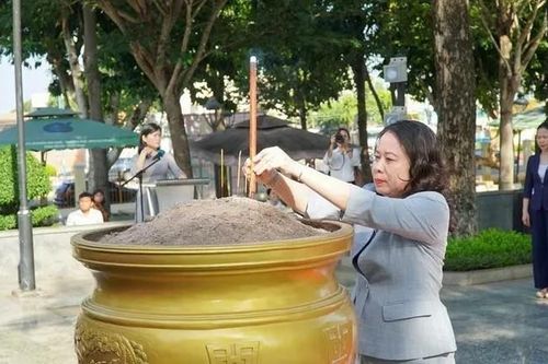 Phó Chủ tịch nước Võ Thị Ánh Xuân viếng Đền thờ nữ Anh hùng liệt sĩ Võ Thị Sáu