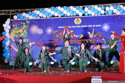 Sân chơi tinh thần cho công nhân trong khu công nghiệp