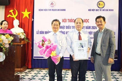 Bệnh viện Tim mạch An Giang đón nhận Giải thưởng Kim Cương điều trị đột quỵ của Hội Đột quỵ thế giới (WSO)