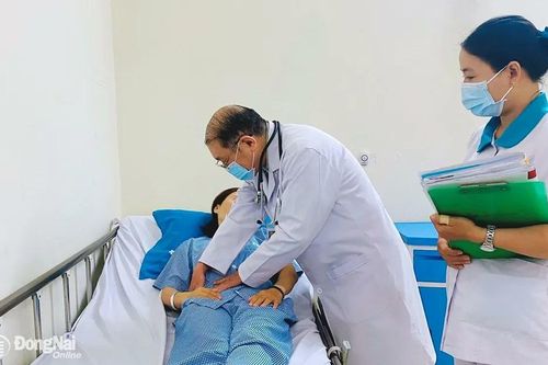 Phẫu thuật bóc tách khối u thận 'khủng' hiếm gặp cho nữ bệnh nhân