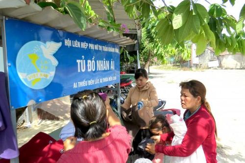 'Tủ đồ nhân ái' cho người nghèo