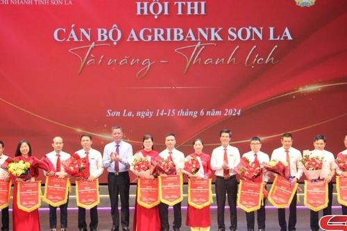 Khai mạc Hội thi 'Cán bộ Agribank Sơn La tài năng – thanh lịch năm 2024'