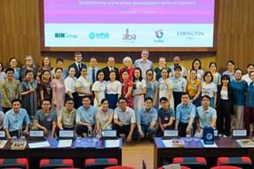 Trao chứng nhận Trung tâm Huấn luyện đào tạo hồi sức sơ sinh theo chuẩn châu Âu cho Trường đại học Y - Dược
