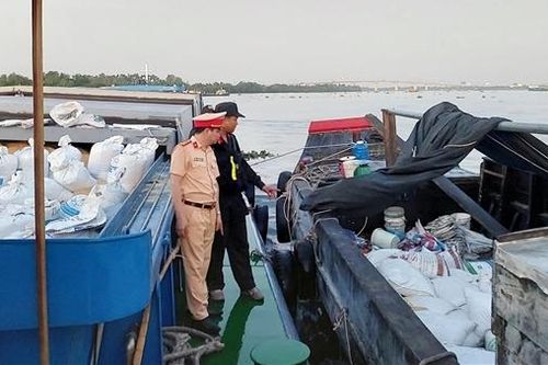 CSGT mật phục, bắt nhóm trộm cắp tài sản