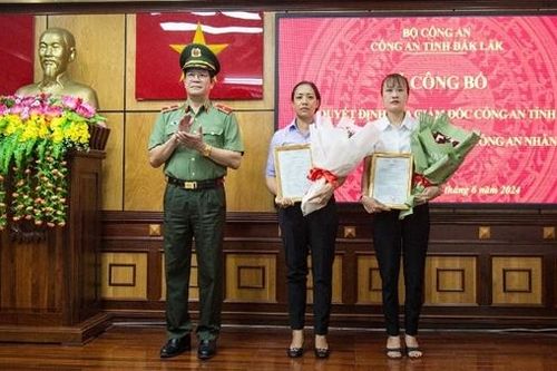 Vợ của 2 liệt sĩ Công an hy sinh trong vụ khủng bố ở Đắk Lắk được tuyển dụng vào ngành Công an