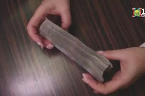 Thị trường chứng khoán Nga đình chỉ giao dịch bằng USD, euro