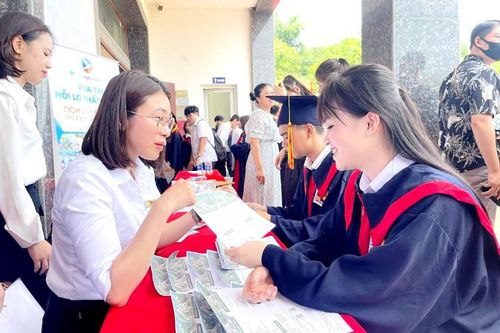 Hơn 90% sinh viên một trường cao đẳng vừa tốt nghiệp đã có việc làm thu nhập khá