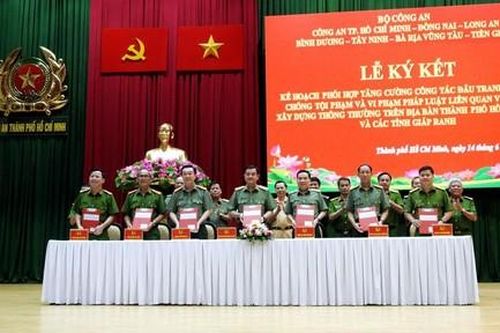 Công an TPHCM và 6 tỉnh giáp ranh ký kết tăng cường đấu tranh phòng chống 'cát tặc'