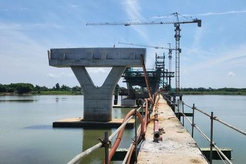 Lộ diện hình hài cầu 500 tỷ đồng nối đôi bờ sông Thạch Hãn