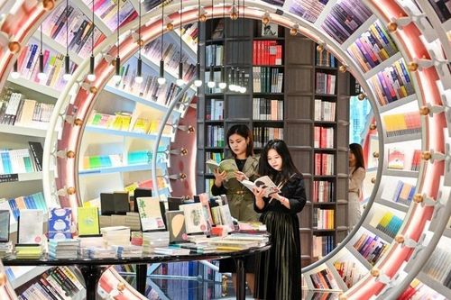 Hiệu sách từ Âu sang Á qua trải nghiệm của bạn trẻ Việt
