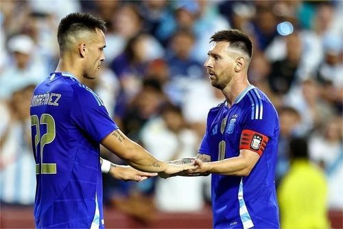Lautaro Martinez có hành động bất ngờ với Messi