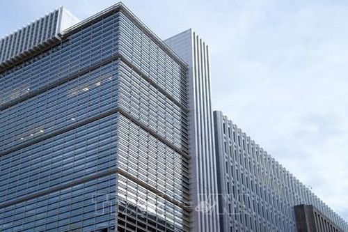 Tăng trưởng 'lệch pha' trên toàn cầu với 3 rủi ro