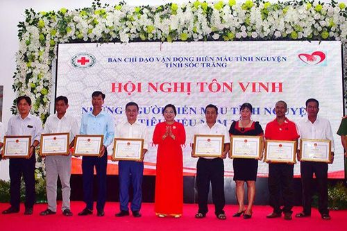 Tôn vinh 143 tình nguyện viên hiến máu tiêu biểu năm 2024