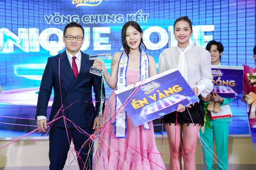 Nữ sinh ĐH Kinh tế TPHCM đoạt giải nhất cuộc thi MC song ngữ