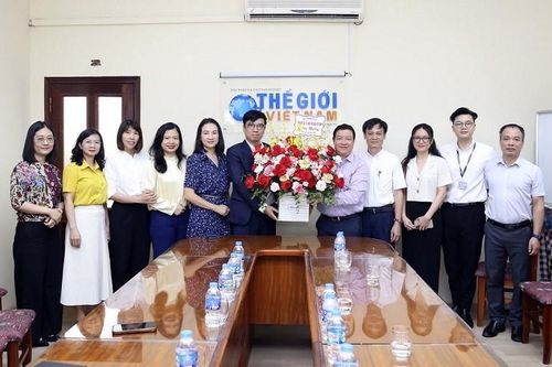 Lãnh đạo Liên hiệp các tổ chức hữu nghị Việt Nam chúc mừng Báo Thế giới và Việt Nam nhân dịp 21/6