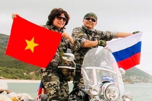Mối tình Việt-Nga xuyên thời gian