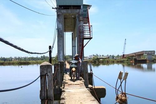 Rùng mình qua cầu 'vĩnh biệt'