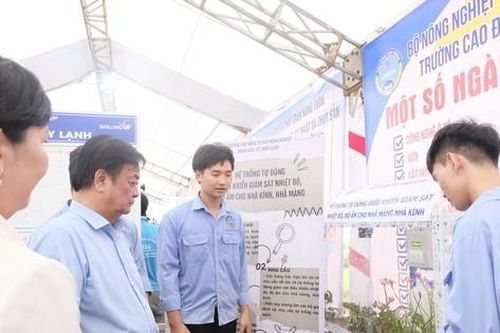 Bộ trưởng Nông nghiệp Lê Minh Hoan: Kích hoạt tinh thần khởi nghiệp để sinh viên làm chủ
