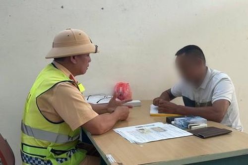 Xử phạt, tước giấy phép 2 lái xe đi ngược chiều cao tốc Nội Bài - Lào Cai