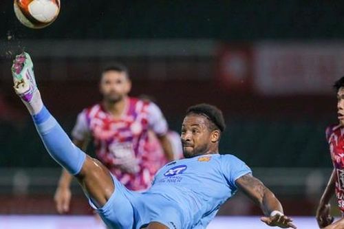 Rafaelson cứu Thép Xanh Nam Định thoát thua CLB TP.HCM