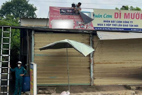 Đồng Nai ra quân tháo dỡ biển quảng cáo có trang web cá độ