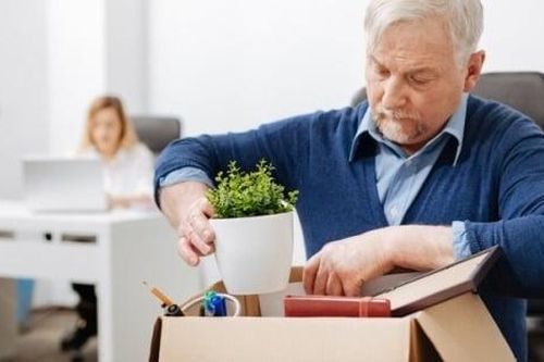 Phát hiện sự thật về đồng nghiệp sau ngày nghỉ hưu