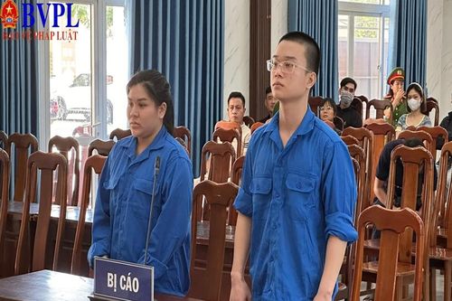 Giấu ma túy vào áo ngực để mang đi bán