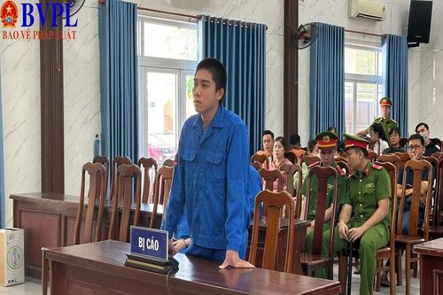 Đi mua cháo cho con, 'tiện tay' cướp giật tài sản