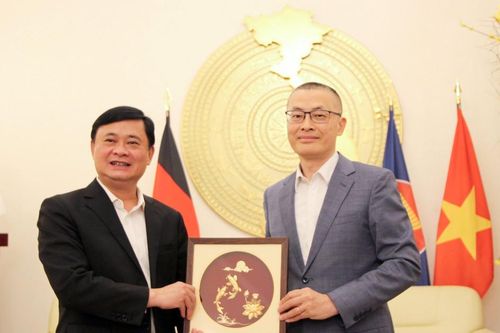 Đoàn công tác tỉnh Nghệ An thăm, làm việc tại Đại sứ quán Việt Nam tại CHLB Đức