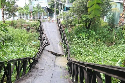 Đồng Tháp: Xe tải chở nước đá làm sập cầu Cái Tôm Trong