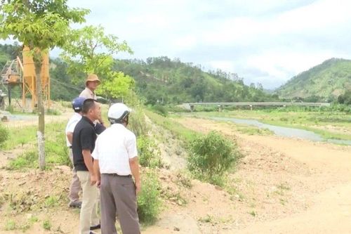 Kon Tum: Xác minh, làm rõ doanh nghiệp đổ thải lấp sông Pô Kô