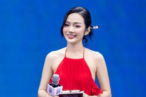 Nữ MC song ngữ đang gây sốt MXH: Cựu sinh viên Đại học Ngoại thương, từng dẫn loạt chương trình của VTV