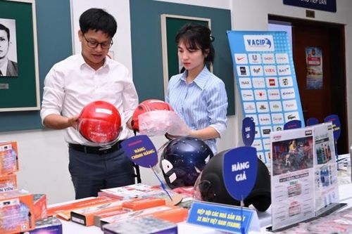Hệ lụy khôn lường khi sử dụng mũ bảo hiểm giả, kém chất lượng