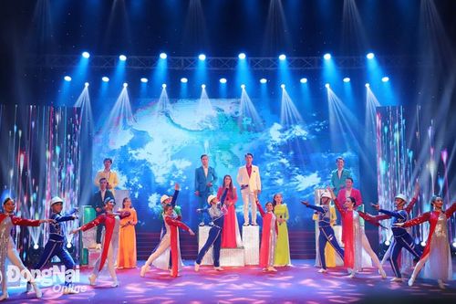 Vạch trần thủ đoạn chống phá Đảng từ 'Công đoàn độc lập', đến lợi dụng nhân quyền: Bài cuối: Sứ mệnh quan trọng của giai cấp công nhân hiện nay