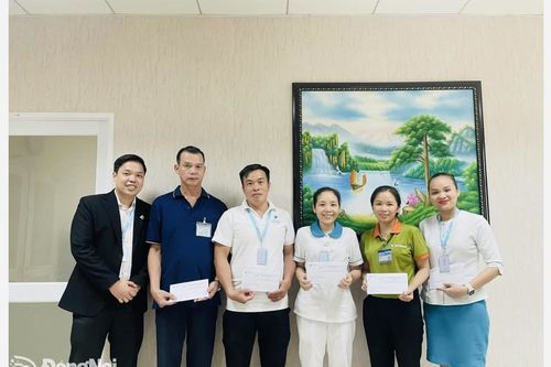 Bệnh viện Hoàn Mỹ Đồng Nai tuyên dương 5 người nhặt được tiền, điện thoại trả người đánh rơi