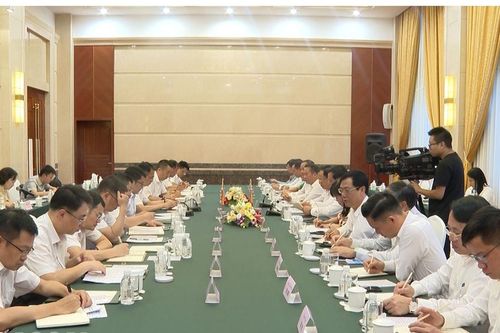 Lãnh đạo tỉnh Lào Cai (Việt Nam) hội đàm với lãnh đạo Chính quyền nhân dân châu Hồng Hà (Trung Quốc)