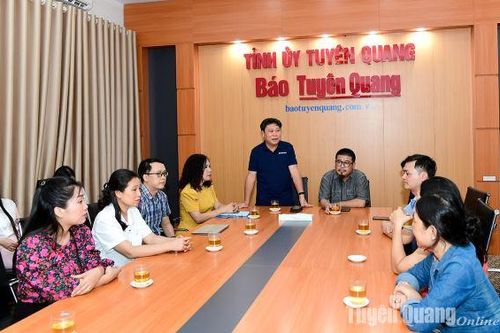 Ban Văn học - Nghệ thuật VOV6, Đài Tiếng nói Việt Nam trao đổi kinh nghiệm làm phát thanh tại Báo Tuyên Quang