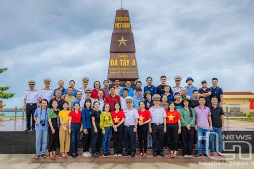 Đến Trường Sa để thêm yêu Tổ quốc