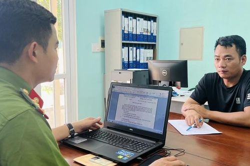 Phát hiện 2 xe ô tô chở khí cười và hàng hóa không rõ nguồn gốc xuất xứ