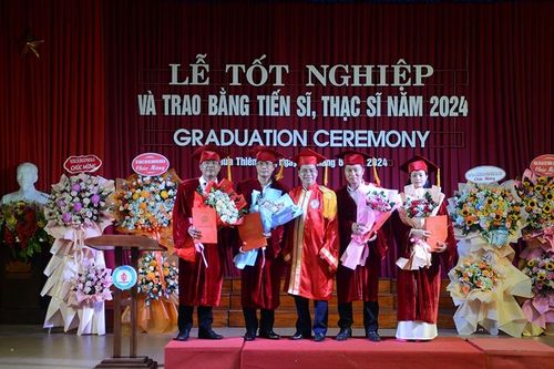 Trường đại học Sư phạm, Đại học Huế tổ chức lễ tốt nghiệp và trao bằng tiến sĩ, thạc sĩ