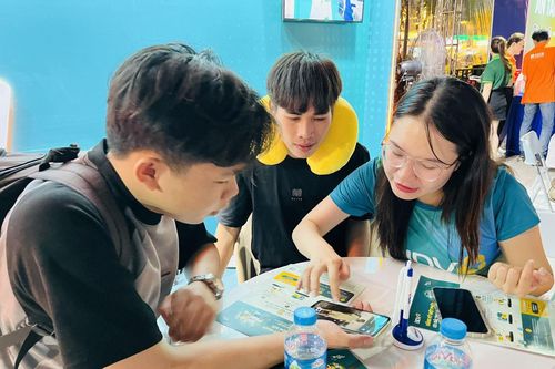 'Chỉ còn 12% người tiêu dùng xem thanh toán không tiền mặt là trở ngại'