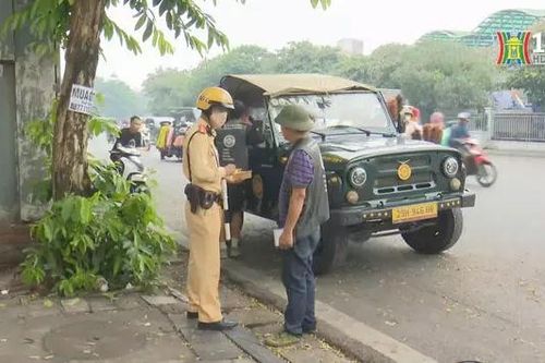 Kiểm soát hoạt động của xe UAZ chở khách tại Hà Nội