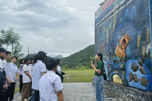 Câu lạc bộ 'Cùng em khám phá Công viên địa chất' trải nghiệm thực địa tại huyện Nguyên Bình