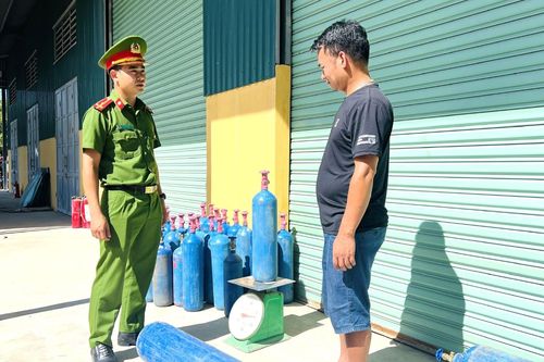 Tài xế buôn khí cười từ Bắc vào Nam