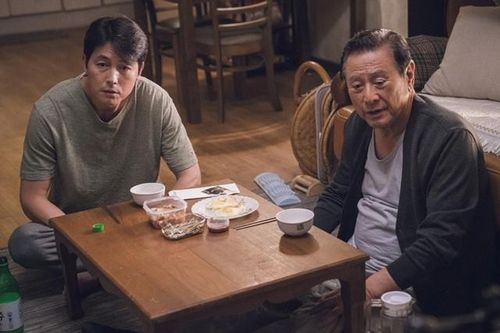 Ông thông gia tới chơi nhà, trách con rể một câu làm tôi suýt ngất vì sốc