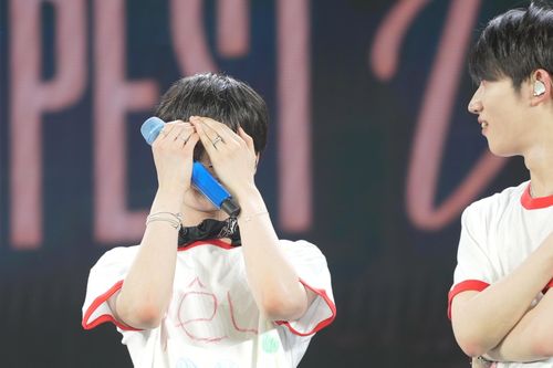 Hanbin Ngô Ngọc Hưng khóc trong concert đầu tiên tại TP.HCM