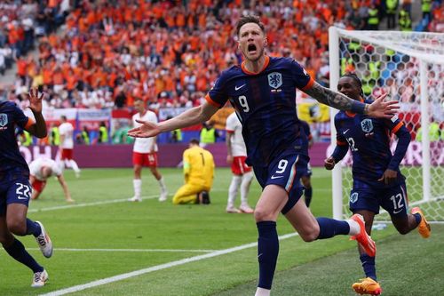 ĐIỂM NHẤN Ba Lan vs Hà Lan: Người hùng Weghorst và chiến thắng toát mồ hôi của Koeman