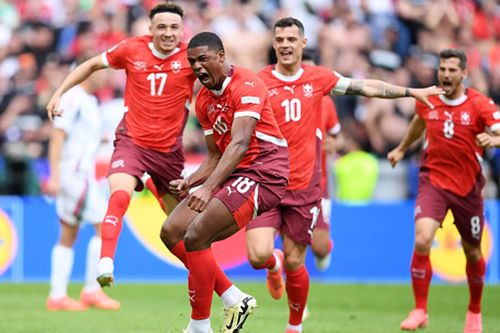 Kwadwo Duah: 'Đóa hoa nở muộn' của Thụy Sĩ